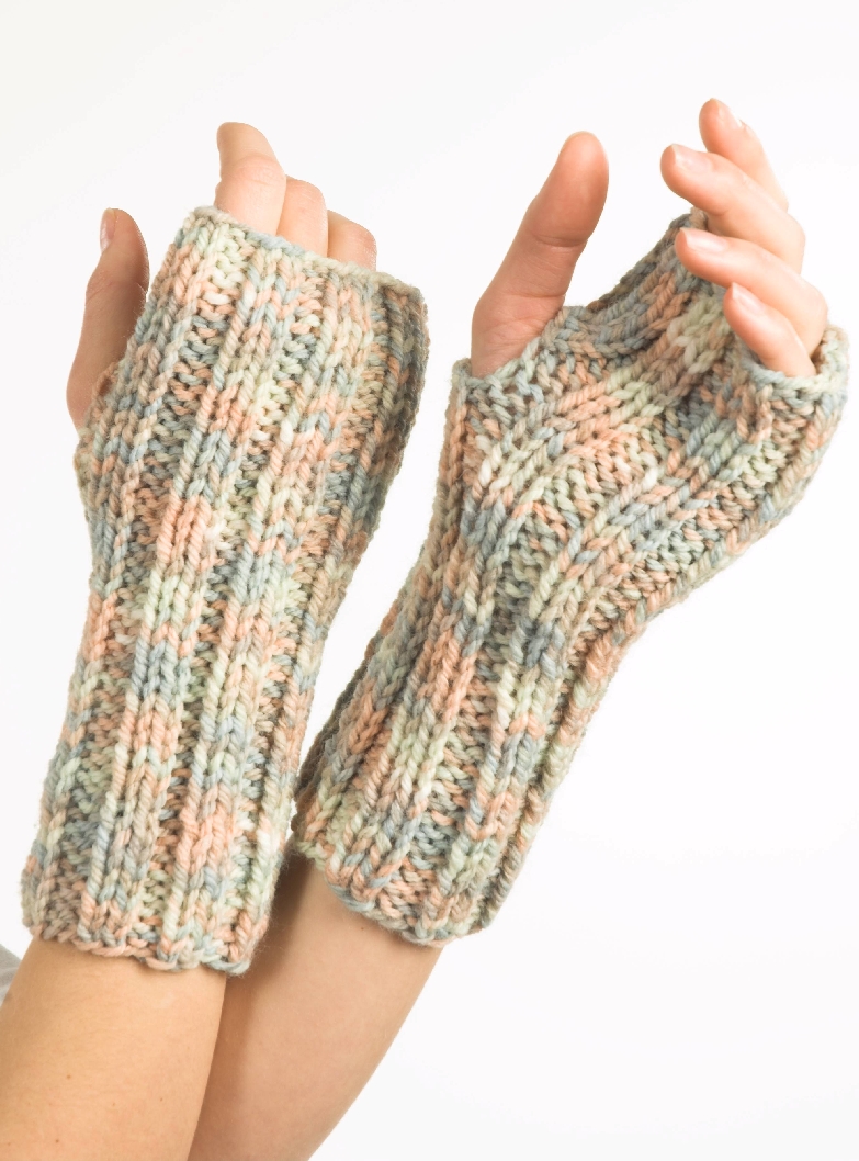 Encore Chunky Fingerless Gloves Pattern - F237